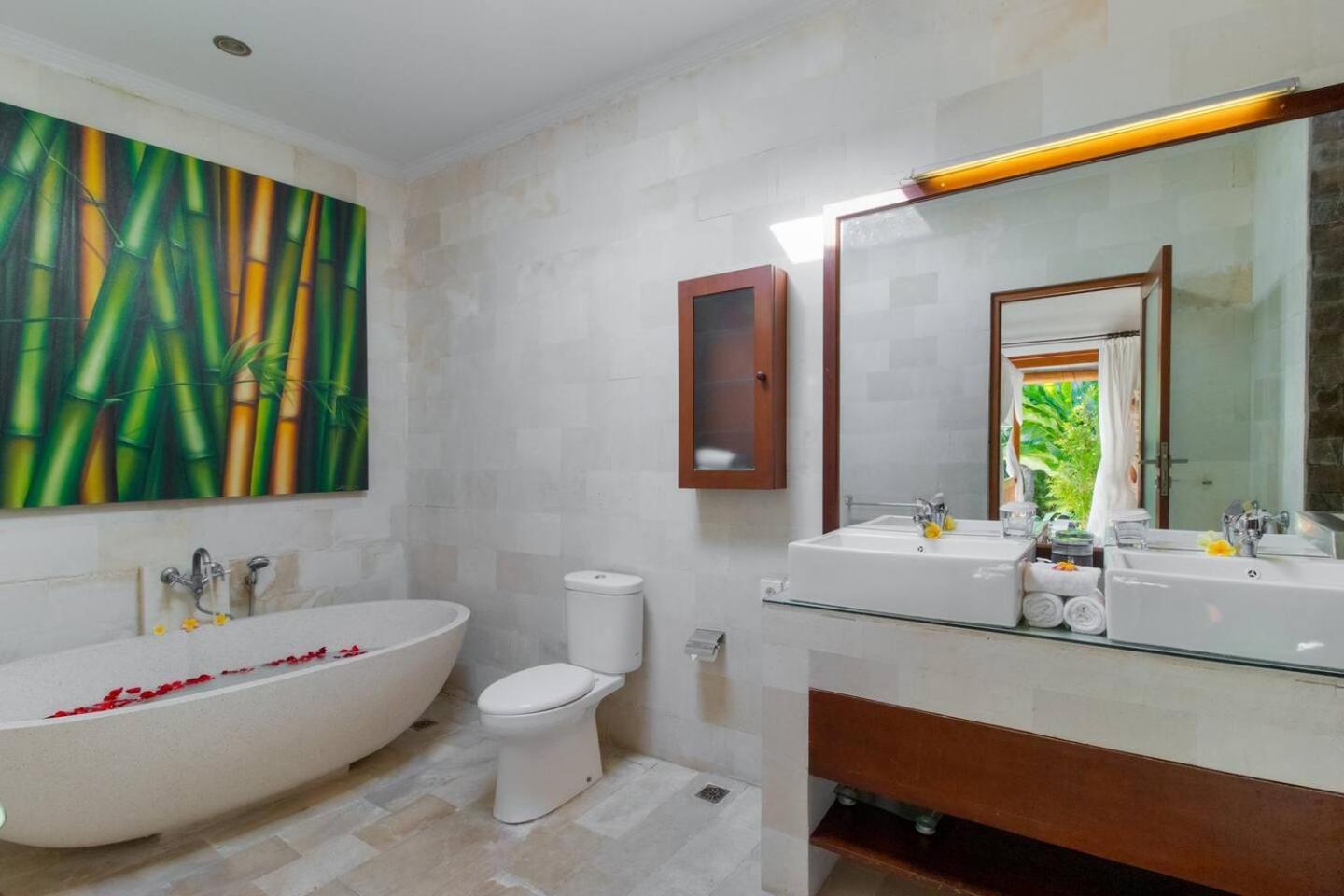 Heart Of Seminyak, 2Br, Sleeps 4, Walk To Bintang Exterior foto